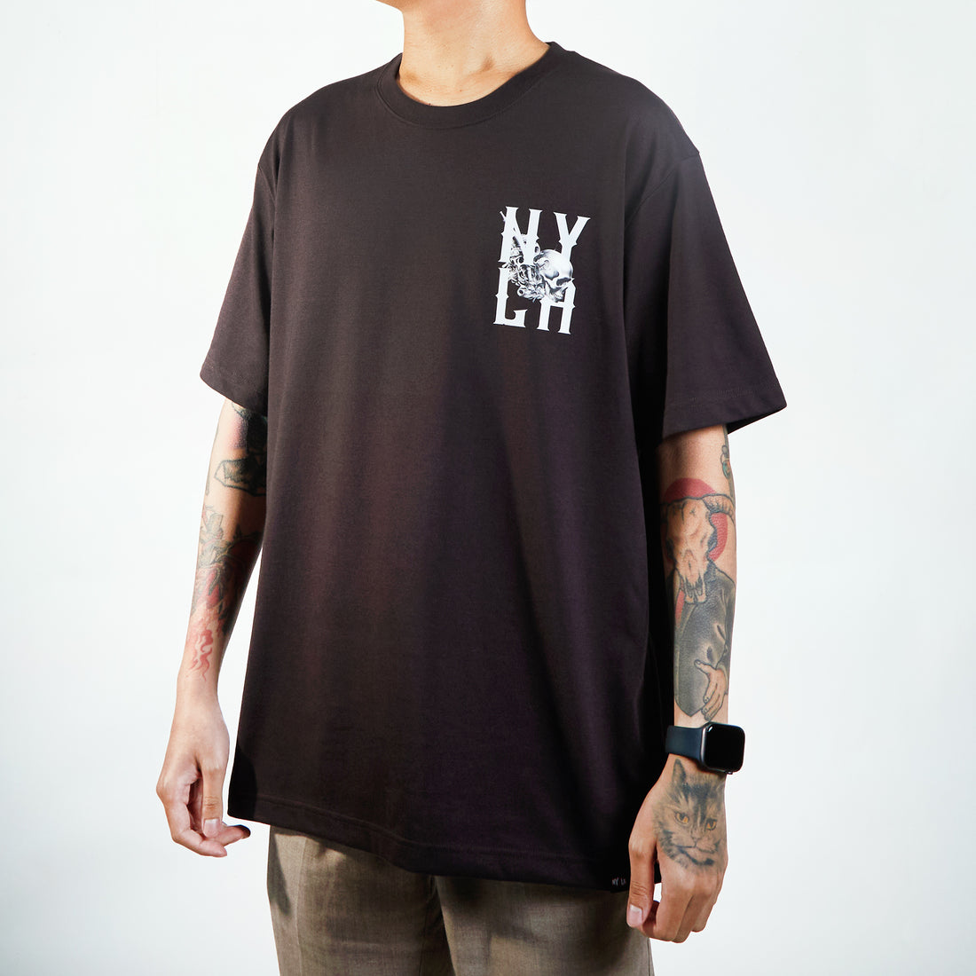 NYLA SKULL THROUGH S/S TEE 2025